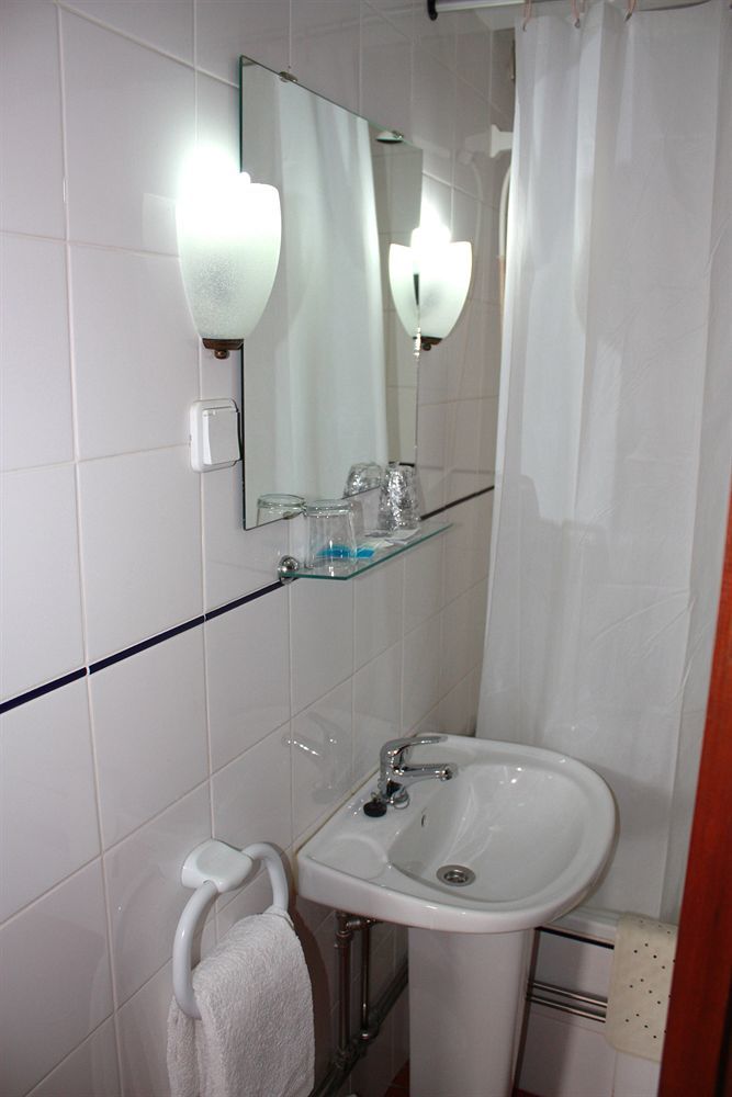 Hotel Dona Leonor Caldas Da Rainha Exterior photo
