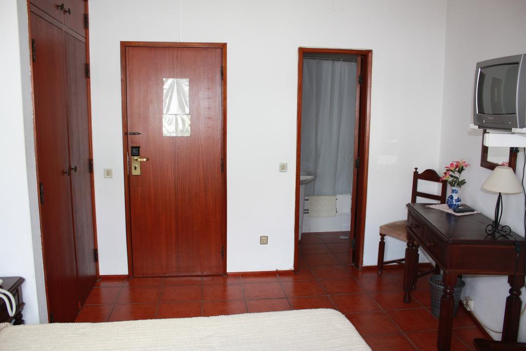 Hotel Dona Leonor Caldas Da Rainha Room photo